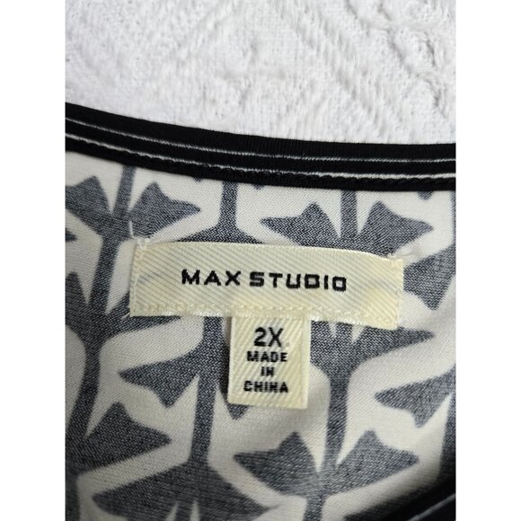 Black & White Geometric Print Blouse By Max Studio  2X  Polyester & Spandex - Picture 4 of 5
